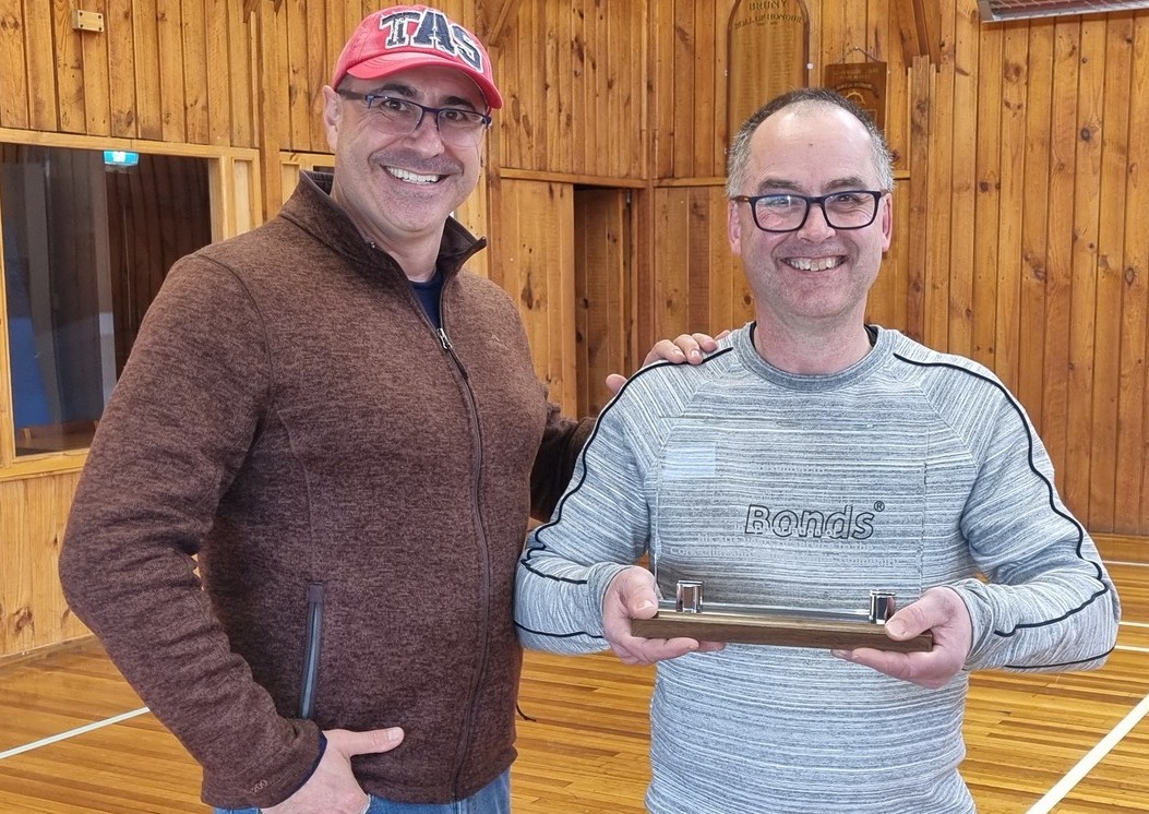 Aldo presenting a community award